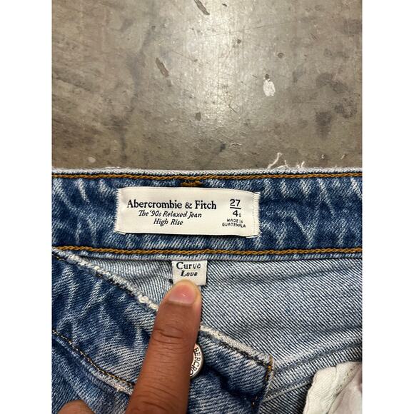 Abercrombie & Fitch- High Rise 90s Relaxed Jean / 4s - Picture 5 of 8